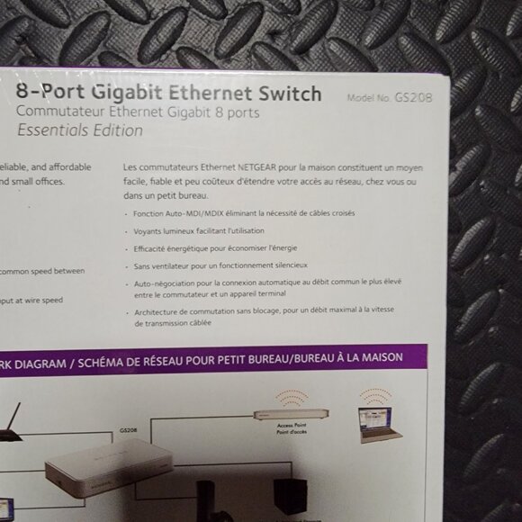 NETGEAR 8-Port Gigabit Ethernet Unmanaged Switch, Model No. GS208, New in Box - Picture 3 of 11